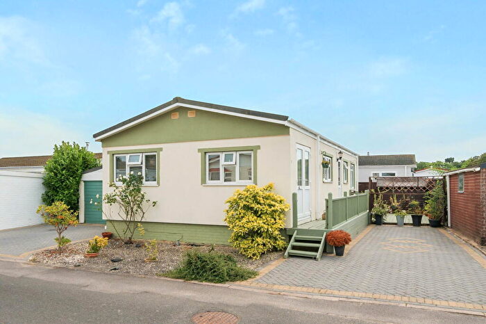 2 Bedroom Mobile Home For Sale In Wooburn Common, Nr High Wycombe, Buckinghamshire, HP10