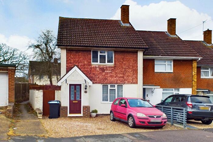 2 Bedroom End Of Terrace House For Sale In Lyne Way, Warners End, HP1