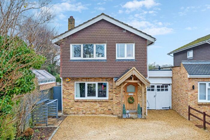 4 Bedroom Link Detached House For Sale In Denham Lane, Chalfont St. Peter, Buckinghamshire, SL9