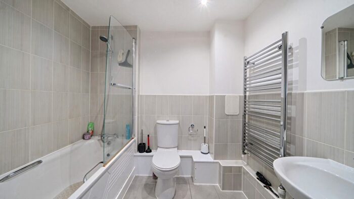 1 Bedroom Flat For Sale In Poppy Drive, London, EN3