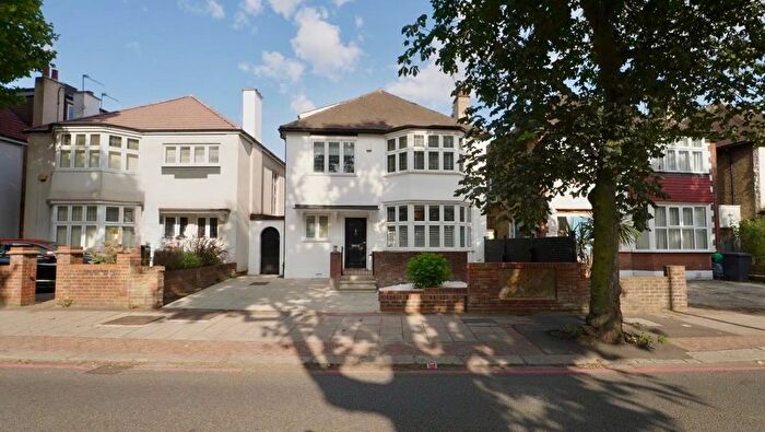 6 Bedroom Detached House For Sale In Mortlake Road, Richmond, TW9