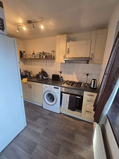 2 Bedroom Flat To Rent In Cricklewood Lane, London, NW2