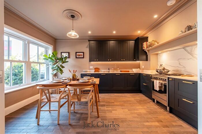 3 Bedroom End Of Terrace House For Sale In Shipbourne Road, Tonbridge, TN10
