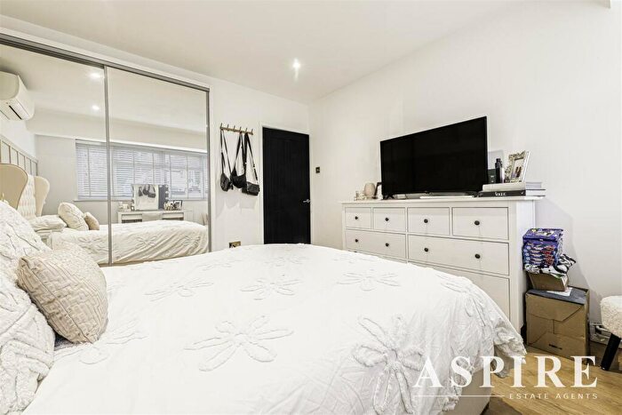 2 Bedroom Semi-Detached Bungalow For Sale In Karen Close, Benfleet, SS7