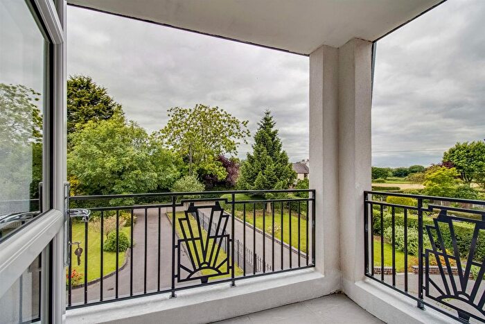 4 Bedroom Detached House For Sale In Milnthorpe Lane, Sandal, Wakefield, WF2