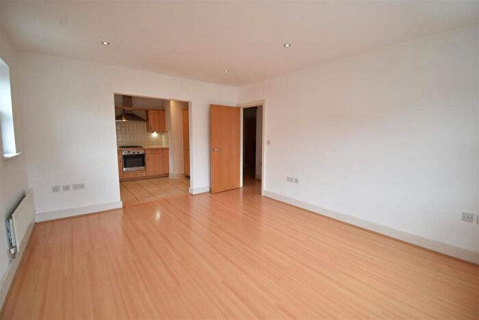 2 Bedroom Apartment To Rent In Avenue Elmers, Surbiton, KT6