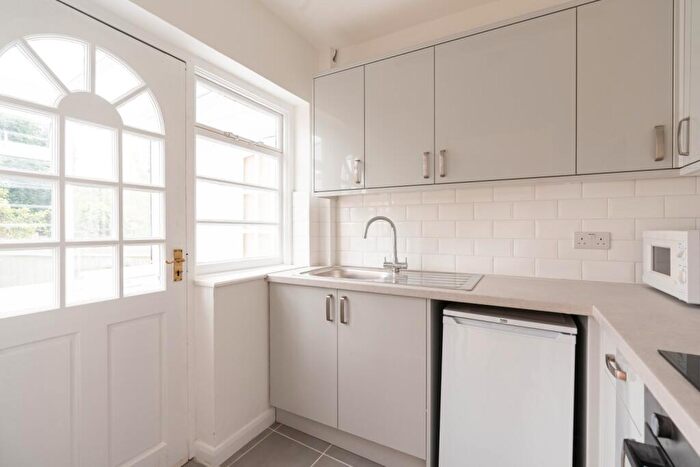 1 Bedroom Flat To Rent In Abingdon Road, OX1