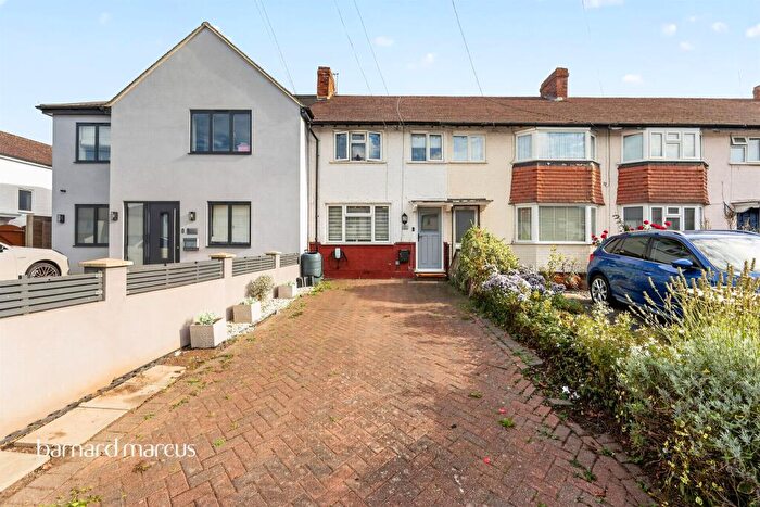 2 Bedroom Terraced House For Sale In Brinkley Road, Worcester Park, KT4