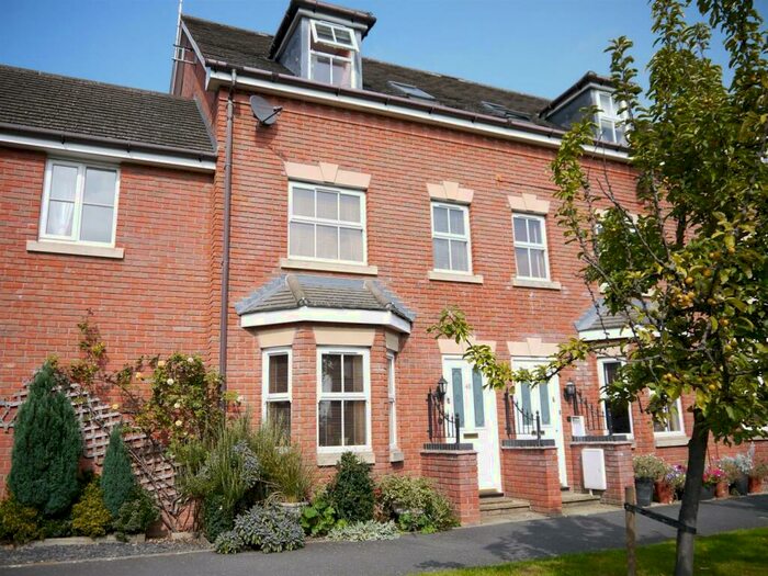 3 Bedroom Terraced House To Rent In Wetherby Way, Stratford-upon-Avon, CV37