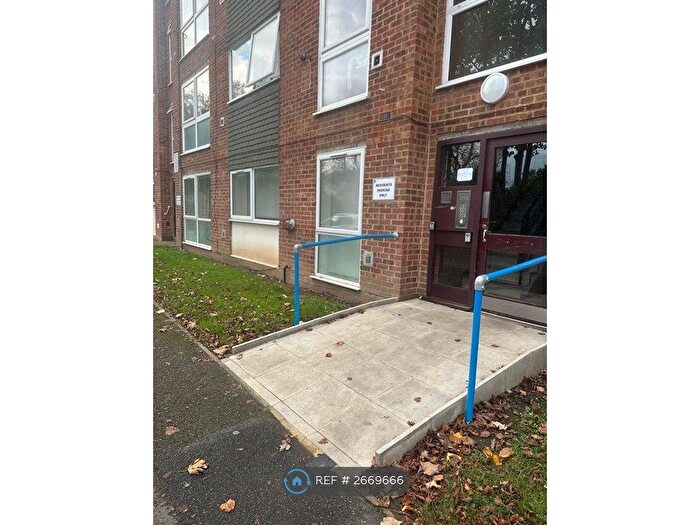 2 Bedroom Flat To Rent In Deborah Close, Isleworth, TW7