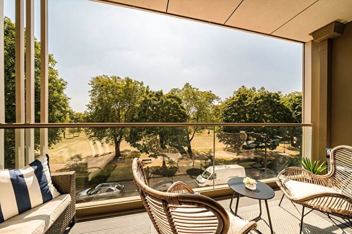 2 Bedroom Flat For Sale In Downs Road, Clapton, E5