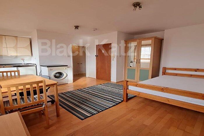 Flat To Rent In Kentish Town Road, Kentish Town, NW1