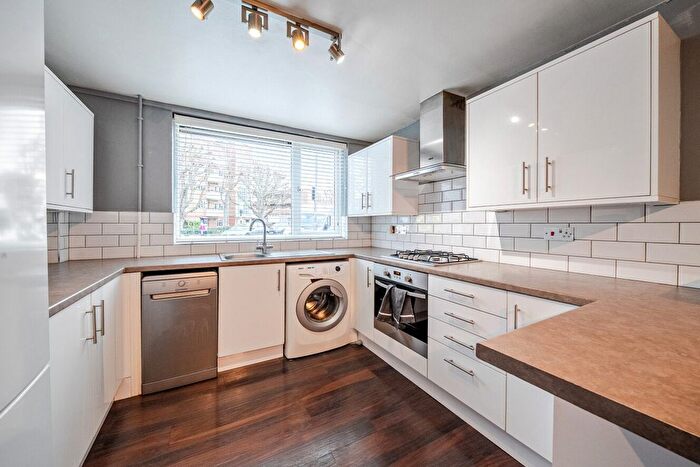 3 Bedroom Detached House To Rent In Caistor Road, Balham, London, SW12