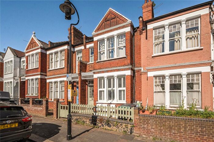 1 Bedroom Flat For Sale In Rathcoole Gardens, London, N8