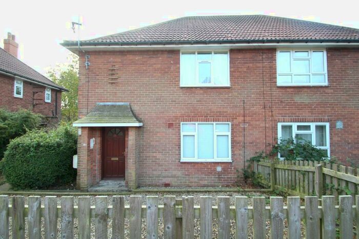 1 Bedroom Flat To Rent In Tinshill Avenue, Leeds, West Yorkshire, Uk, LS16