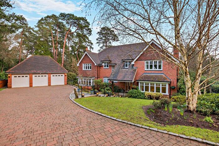 5 Bedroom Detached House For Sale In Parklands Close, Farnham, Surrey, GU9