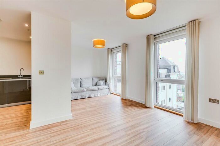 2 Bedroom Flat To Rent In Goldfinch Court, A Finchley Road, NW11