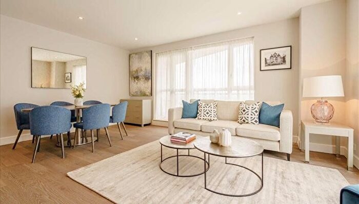 2 Bedroom Flat To Rent In Circus Apartments, Westferry Circus, Canary Wharf, London, E14