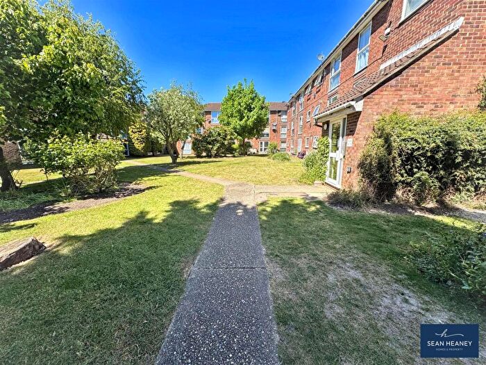 2 Bedroom Property For Sale In Shurland Avenue, Barnet, EN4