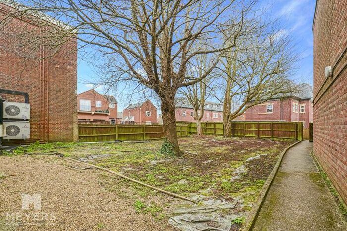 2 Bedroom Flat For Sale In High Street, Poole Town Centre, BH15