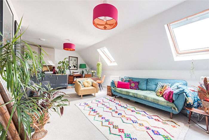 1 Bedroom Flat For Sale In High Street, Odiham, Hook, Hampshire, RG29