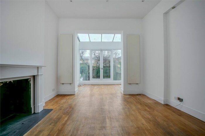 5 Bedroom Semi-Detached House To Rent In Percy Road, London W12
