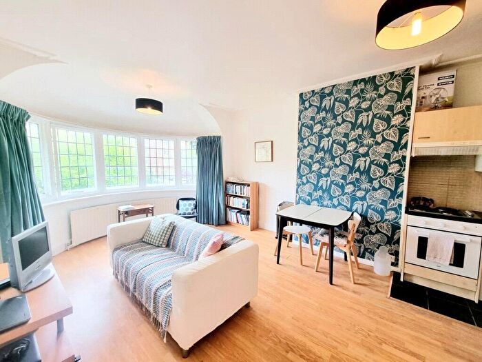 1 Bedroom Apartment For Sale In Great North Road, London, N6