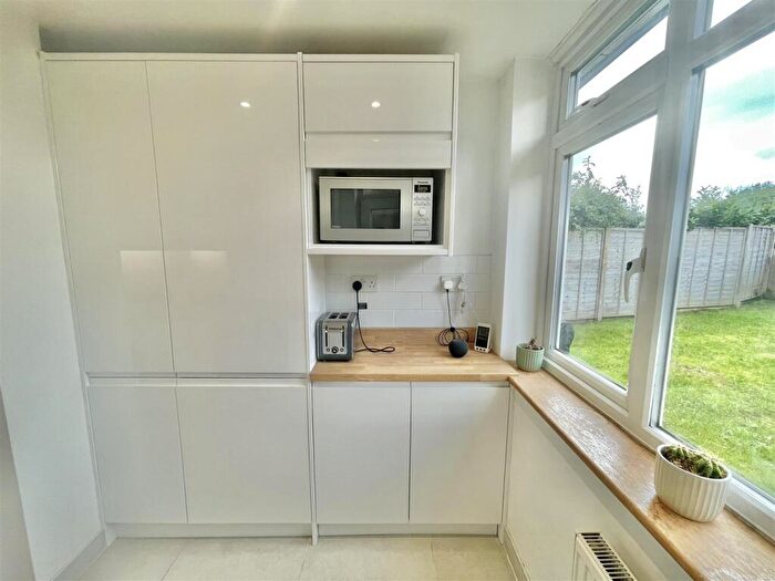 3 Bedroom Semi-Detached House For Sale In Wroxham Gardens, Potters Bar, EN6