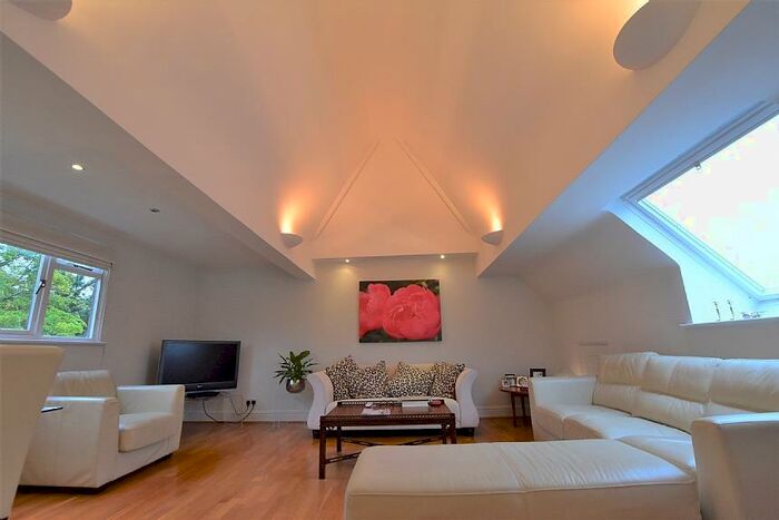 2 Bedroom Flat To Rent In Finchley Road, Golders Green, London, NW11