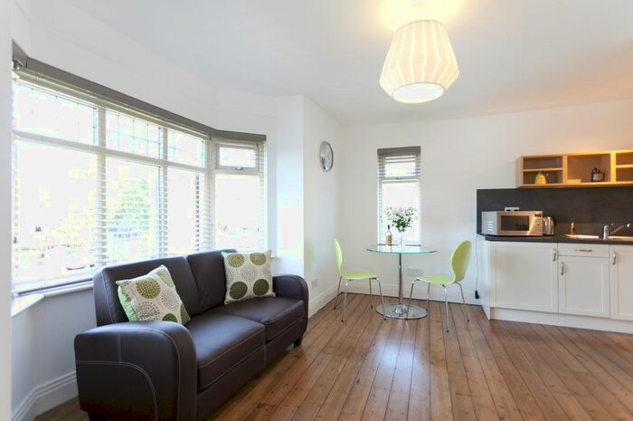 1 Bedroom Flat To Rent In Musters Road, West Bridgford, Nottingham, NG2