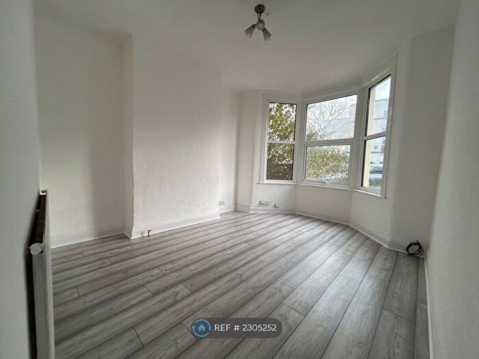 1 Bedroom Flat To Rent In East Street, Southend-On-Sea, SS2