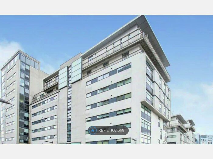 2 Bedroom Flat To Rent In Castlebank Place, Glasgow, G11