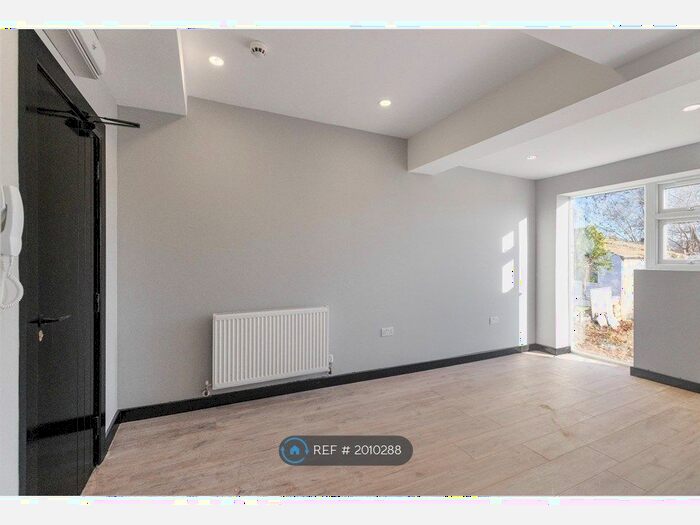 Studio To Rent In Niederwald Road, London, SE26