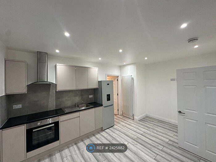 2 Bedroom Maisonette To Rent In Bullsmoor Way, Waltham Cross, EN8