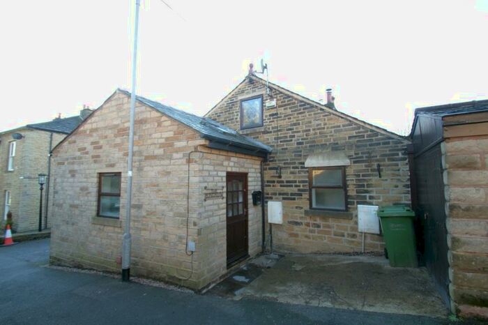 2 Bedroom Bungalow To Rent In Smalewell Gardens, Pudsey, Leeds, LS28