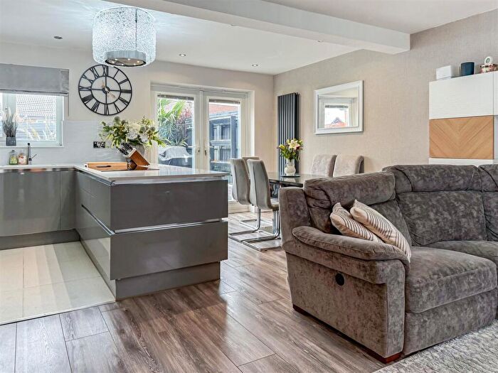 3 Bedroom Detached House For Sale In Laburnum Close, Woodlands Park, Bedworth * Three / Four Bedrooms *, CV12