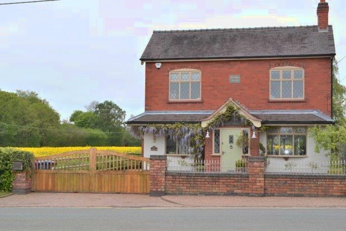 3 Bedroom Detached House To Rent In Rugeley Road, Burntwood, WS7
