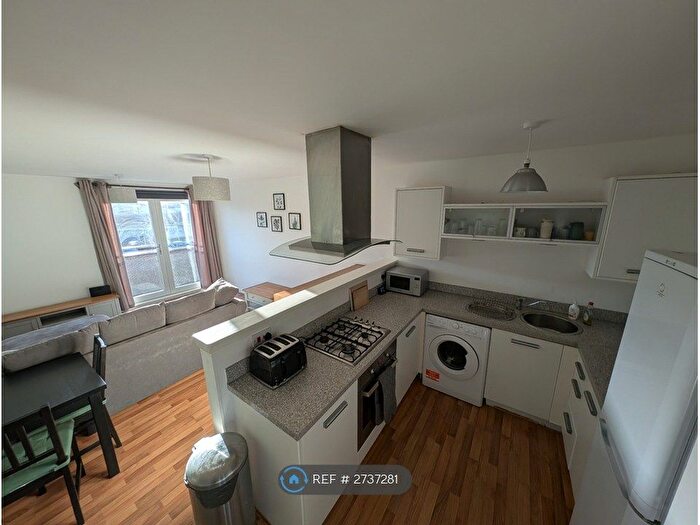 2 Bedroom Flat To Rent In Firpark Court, Glasgow, G31