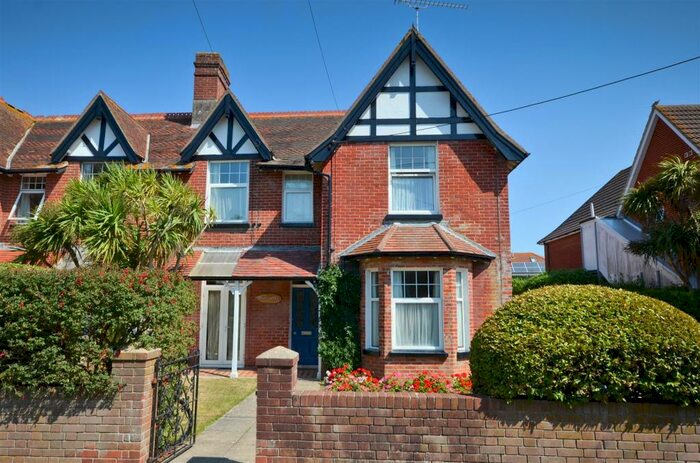 Studio To Rent In Totland, Isle Of Wight, PO39