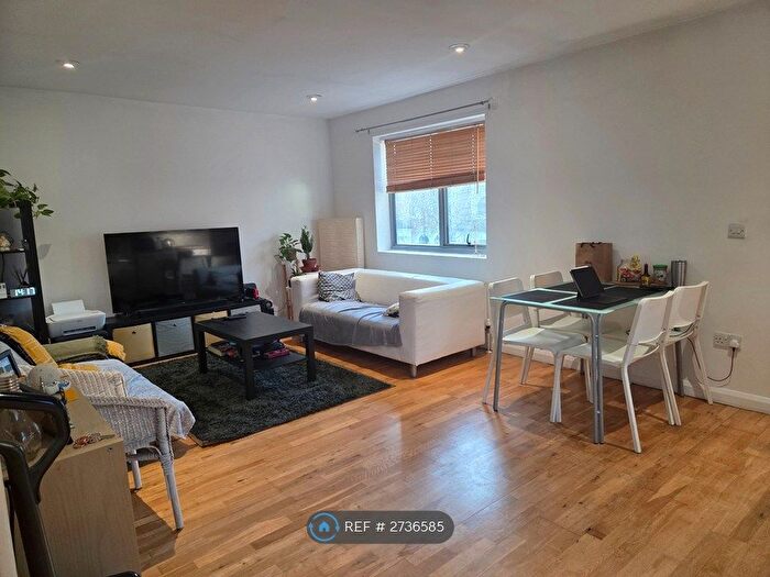 2 Bedroom Flat To Rent In Bouvier Court, London, SE22