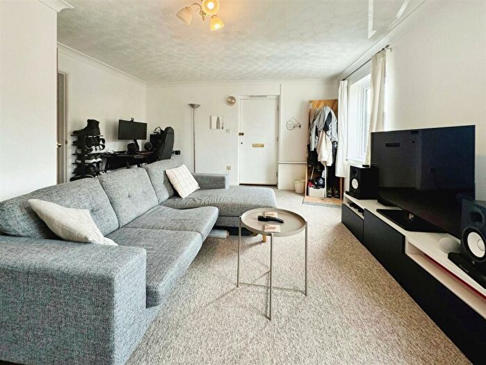2 Bedroom Apartment To Rent In Crescent Road, Wimborne, BH21