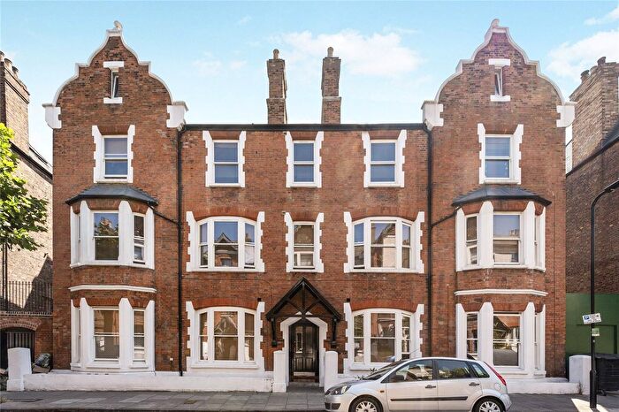 3 Bedroom Flat To Rent In Rowhill Mansions, Rowhill Road, E5