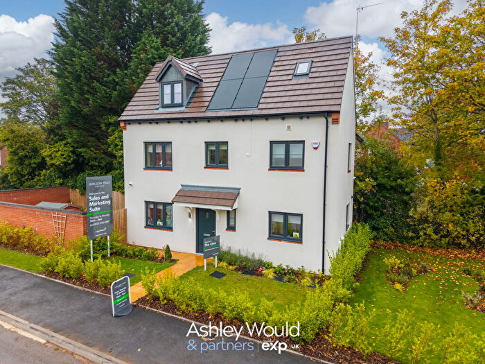 3 Bedroom End Of Terrace House For Sale In Sheldon Drive, Birmingham, B31