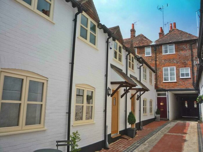 2 Bedroom Mews To Rent In Market Place, Henley-On-Thames, RG9