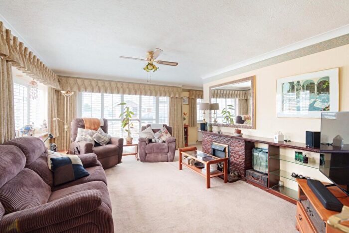 3 Bedroom Detached Bungalow For Sale In Lincoln Avenue, Peachaven, BN10