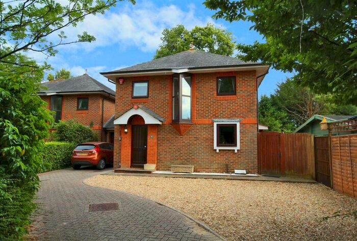 3 Bedroom Detached House To Rent In Marlborough Place, Lymington, SO41