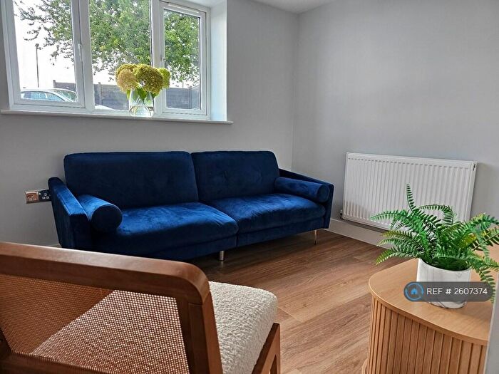 1 Bedroom Flat To Rent In Cumbrian Way, High Wycombe, HP13