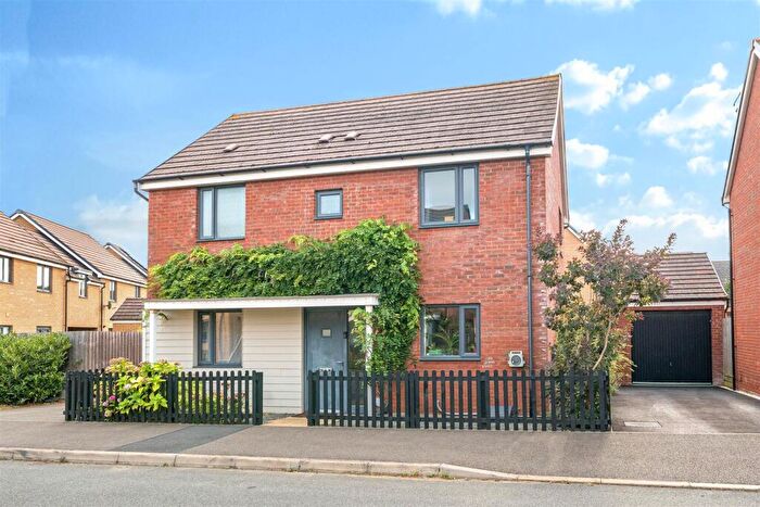 3 Bedroom Detached House For Sale In Ellis Close, Wootton, Bedford, MK43