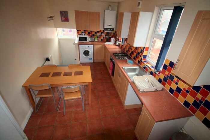 4 Bedroom Maisonette To Rent In Oakland Road, Newcastle Upon Tyne, NE2
