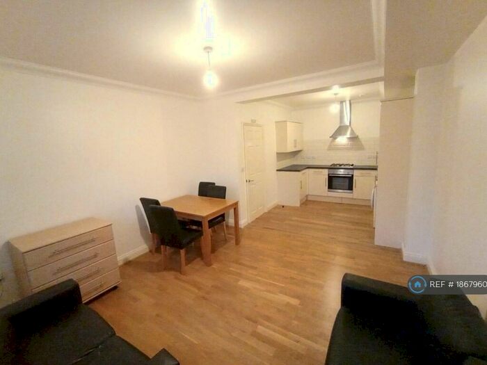 3 Bedroom Maisonette To Rent In Downham Road, London, N1
